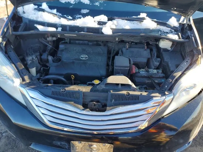 2011 TOYOTA SIENNA LE  