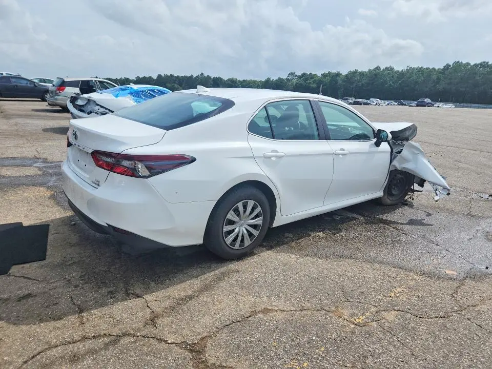 2022 TOYOTA CAMRY LE  