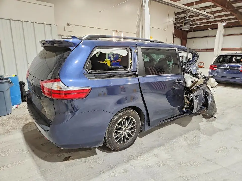 2019 TOYOTA SIENNA XLE 8-PASSENGER  