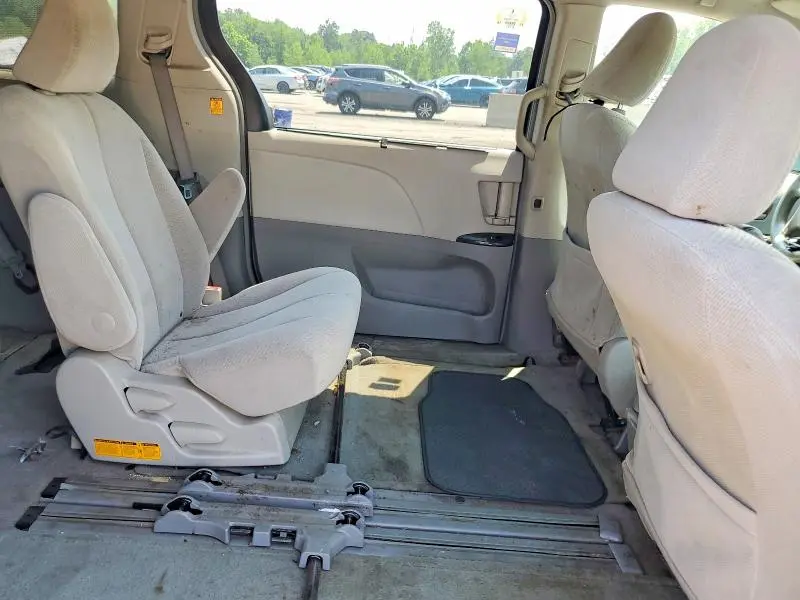 2011 TOYOTA SIENNA LE  