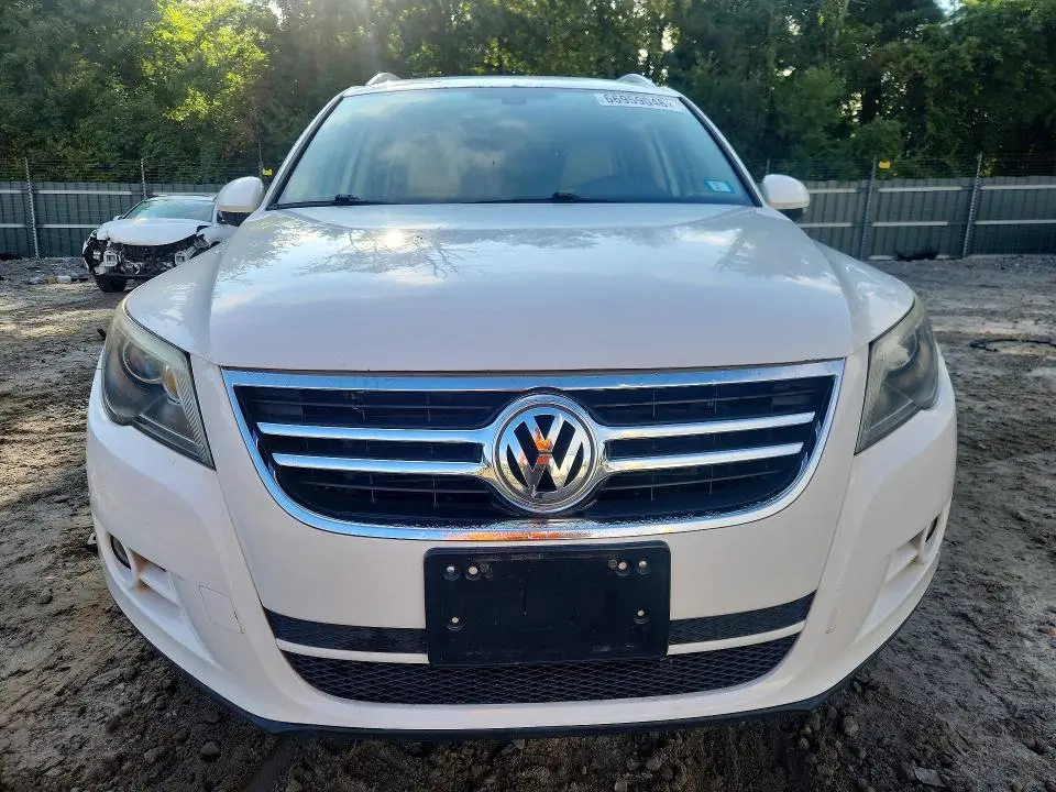 2011 VOLKSWAGEN TIGUAN S  