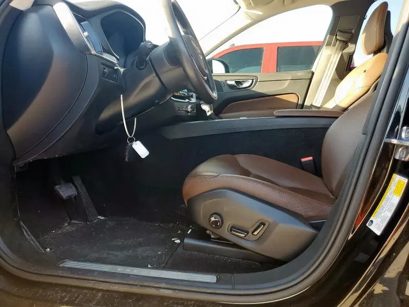 2018 VOLVO XC60 T5 MOMENTUM  