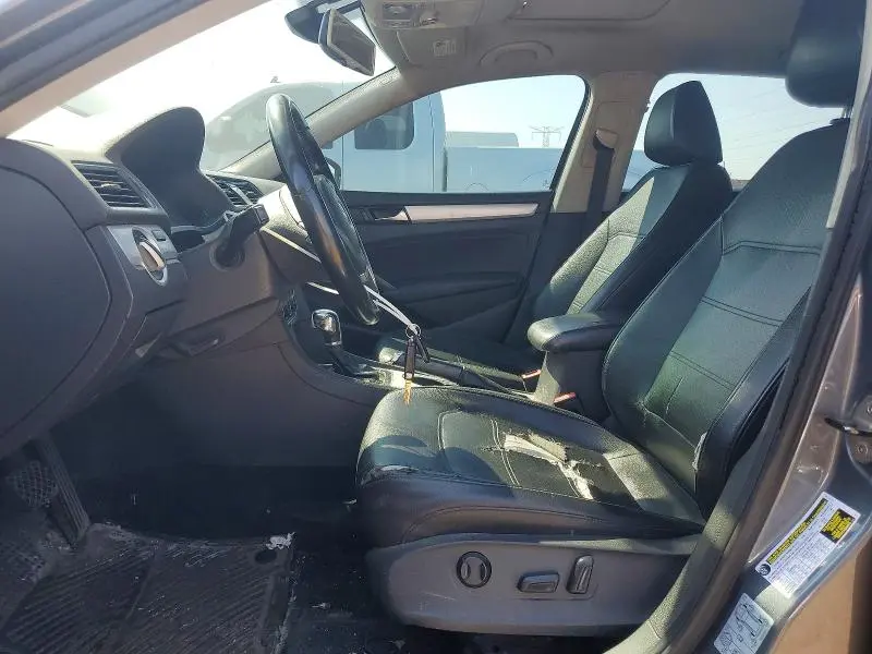 2013 VOLKSWAGEN PASSAT SE  