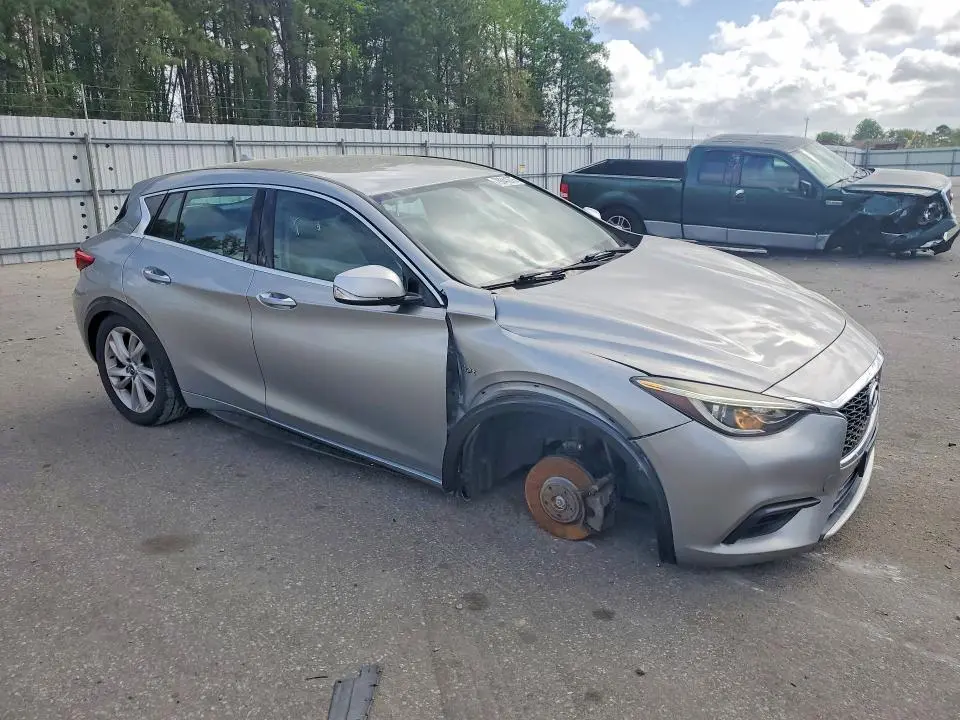 2018 INFINITI QX30 LUXURY  