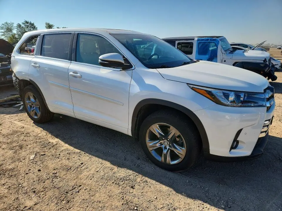 2017 TOYOTA HIGHLANDER LIMITED PLATINUM  