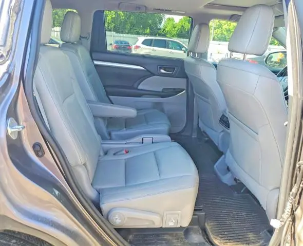 2016 TOYOTA HIGHLANDER XLE  