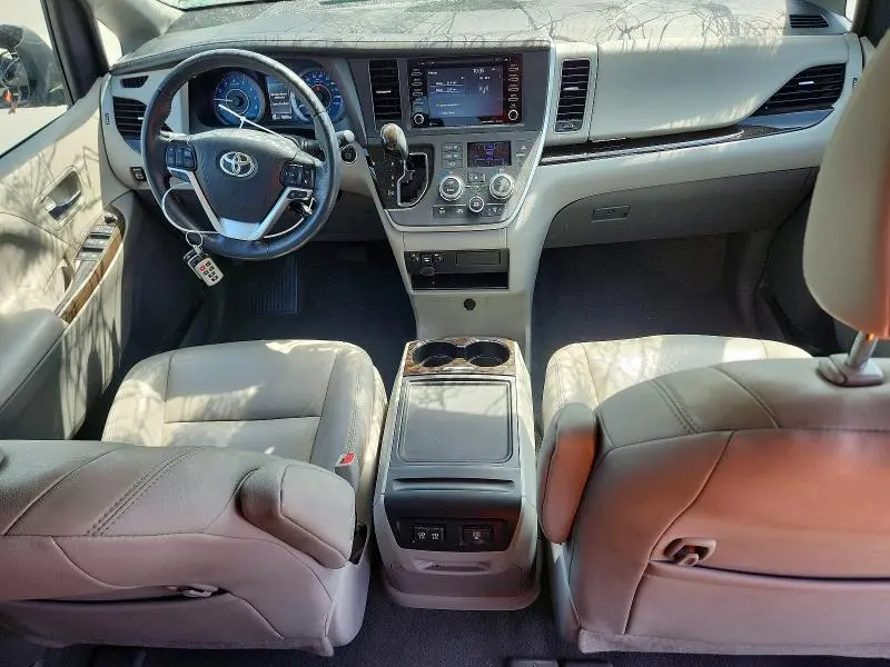 2020 TOYOTA SIENNA XLE 8-PASSENGER  