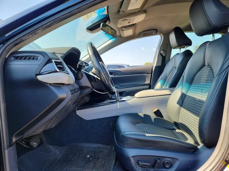 2018 TOYOTA CAMRY SE  