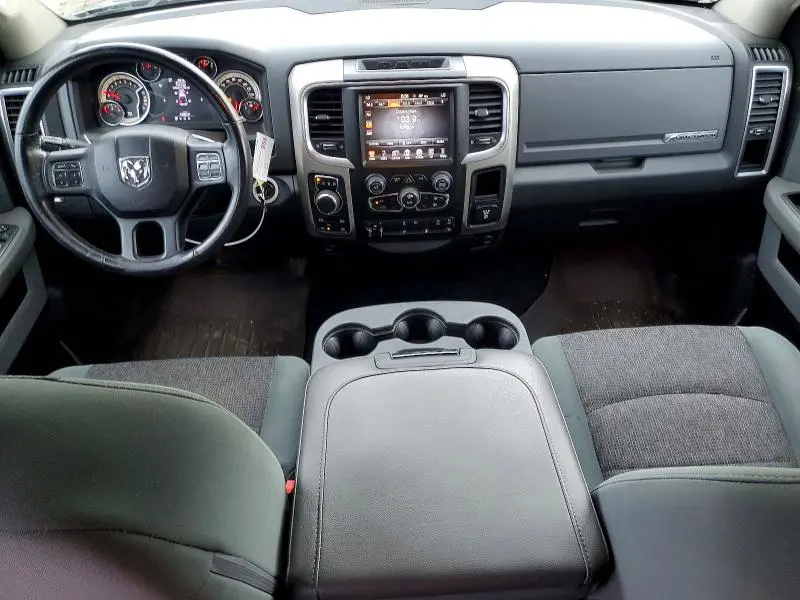 2016 RAM 1500 SLT  