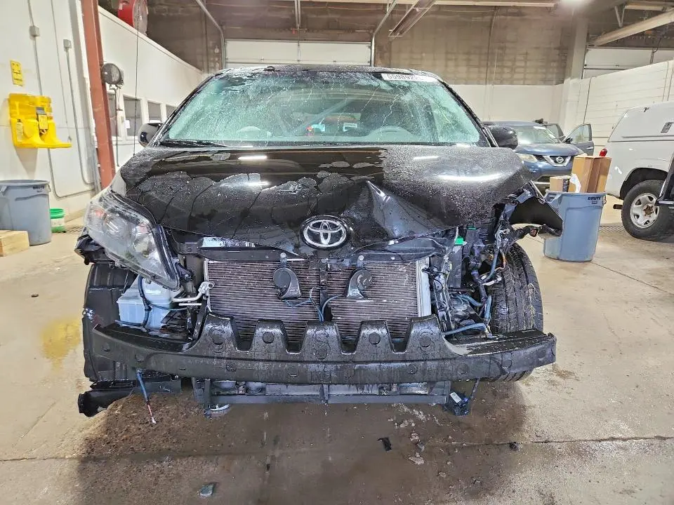 2011 TOYOTA SIENNA SPORT  