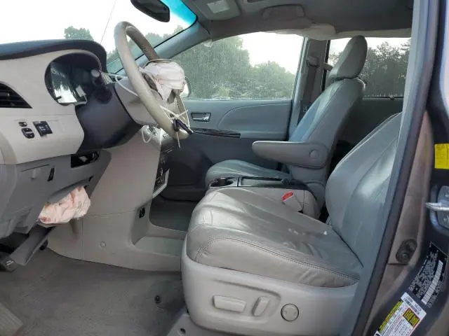 2011 TOYOTA SIENNA XLE  