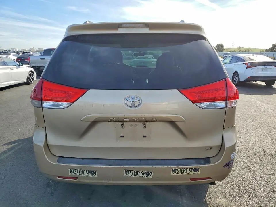 2013 TOYOTA SIENNA LE 8-PASSENGER  