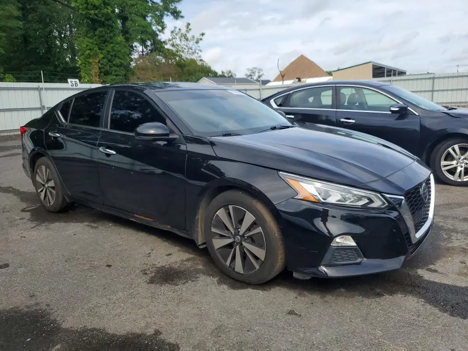 2021 NISSAN ALTIMA SV  