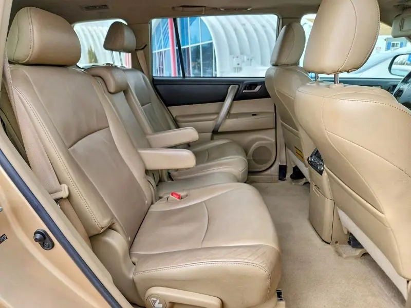 2010 TOYOTA HIGHLANDER SE  