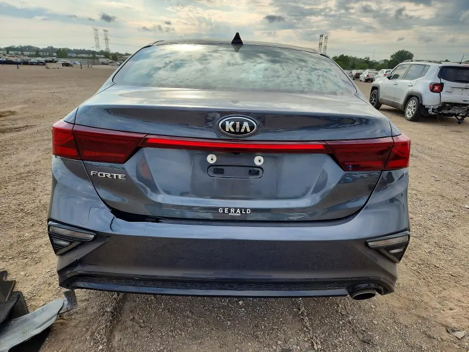 2021 KIA FORTE LXS  