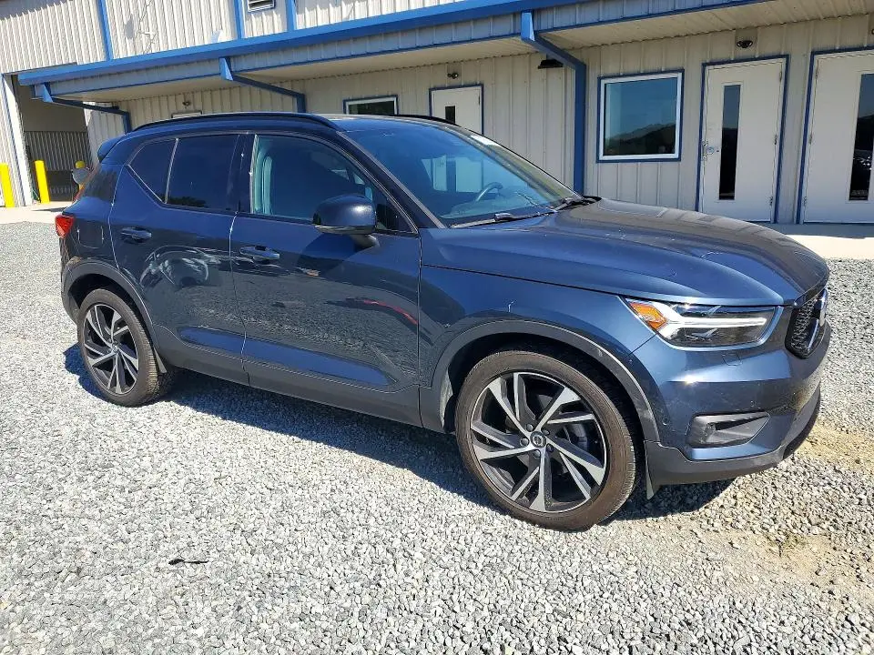 2022 VOLVO XC40 T5 R-DESIGN  