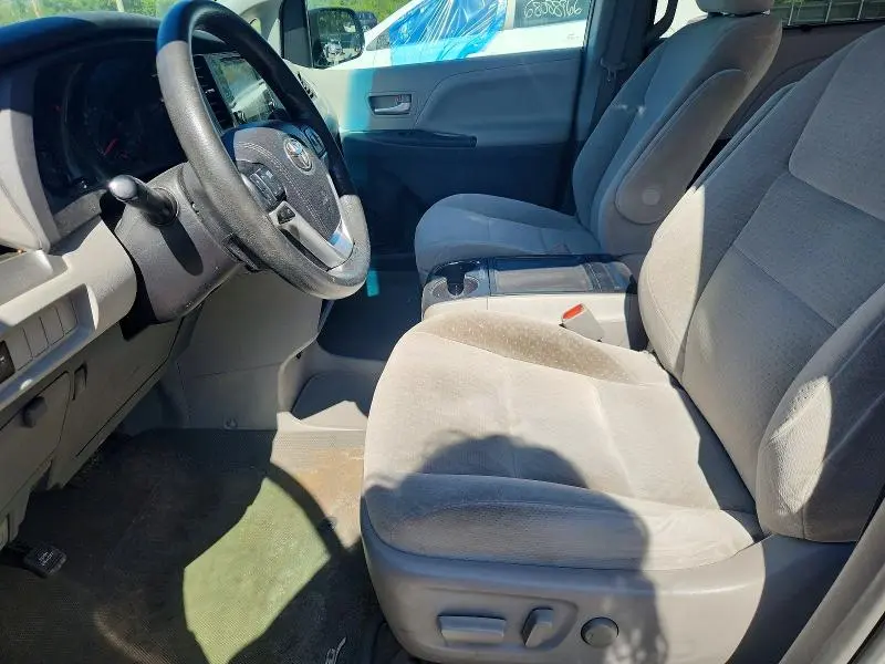 2015 TOYOTA SIENNA LE  