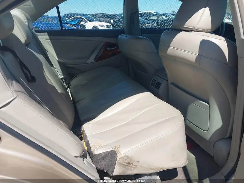 2011 TOYOTA CAMRY XLE V6