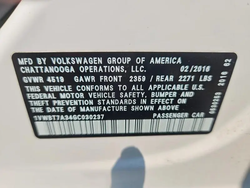 2016 VOLKSWAGEN PASSAT SE  