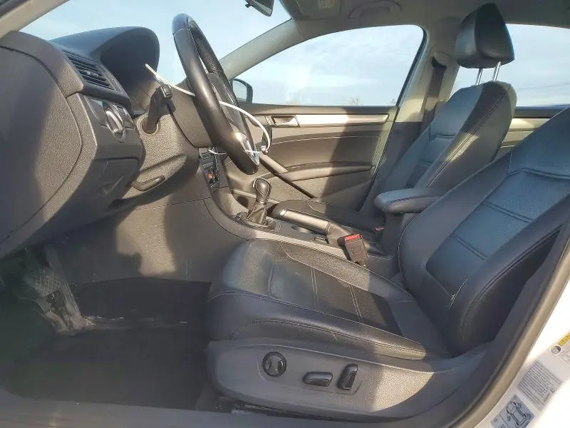 2015 VOLKSWAGEN PASSAT S  