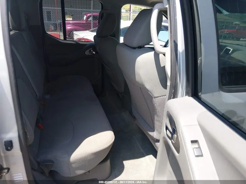 2015 NISSAN FRONTIER SV