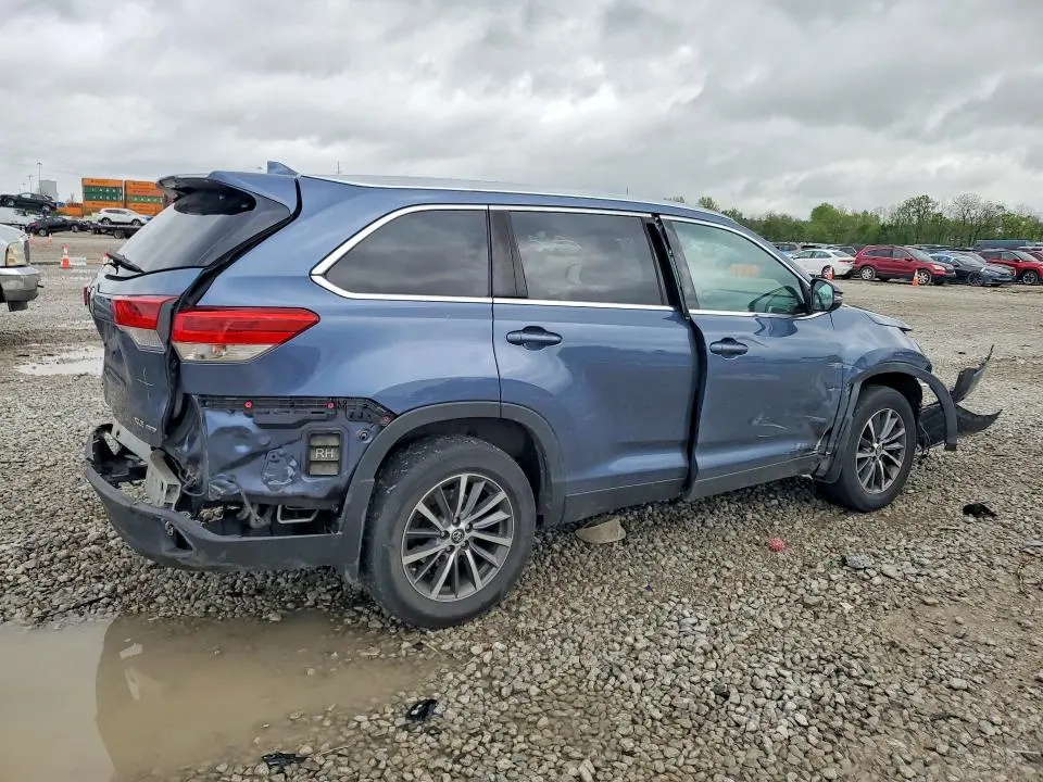 2019 TOYOTA HIGHLANDER XLE  