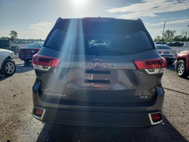 2018 TOYOTA HIGHLANDER SE  