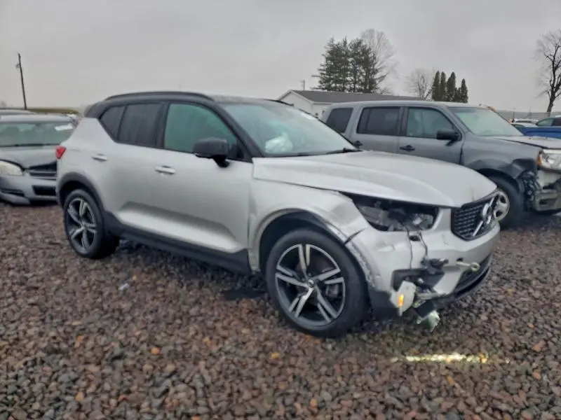2019 VOLVO XC40 T5 R-DESIGN  