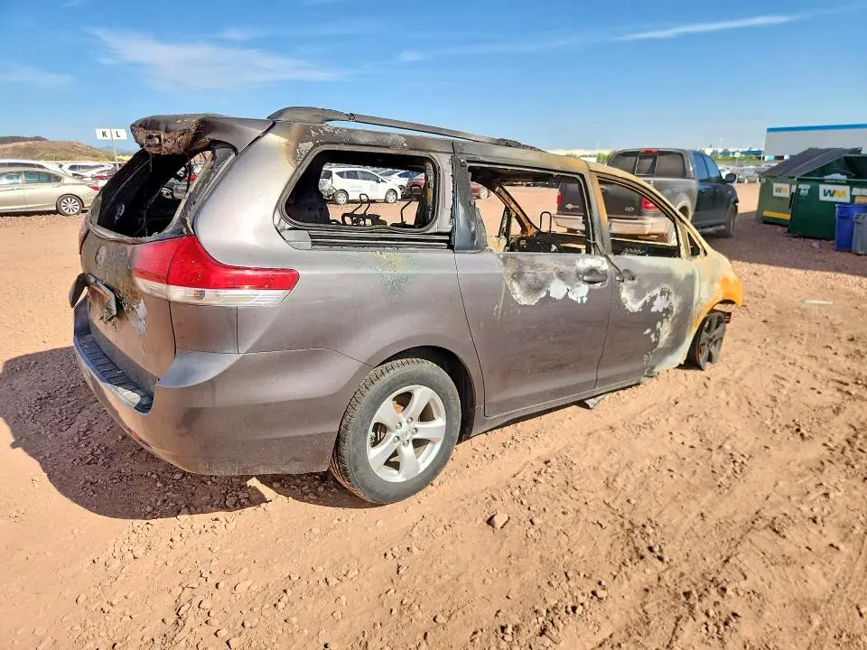 2012 TOYOTA SIENNA LE 8-PASSENGER  