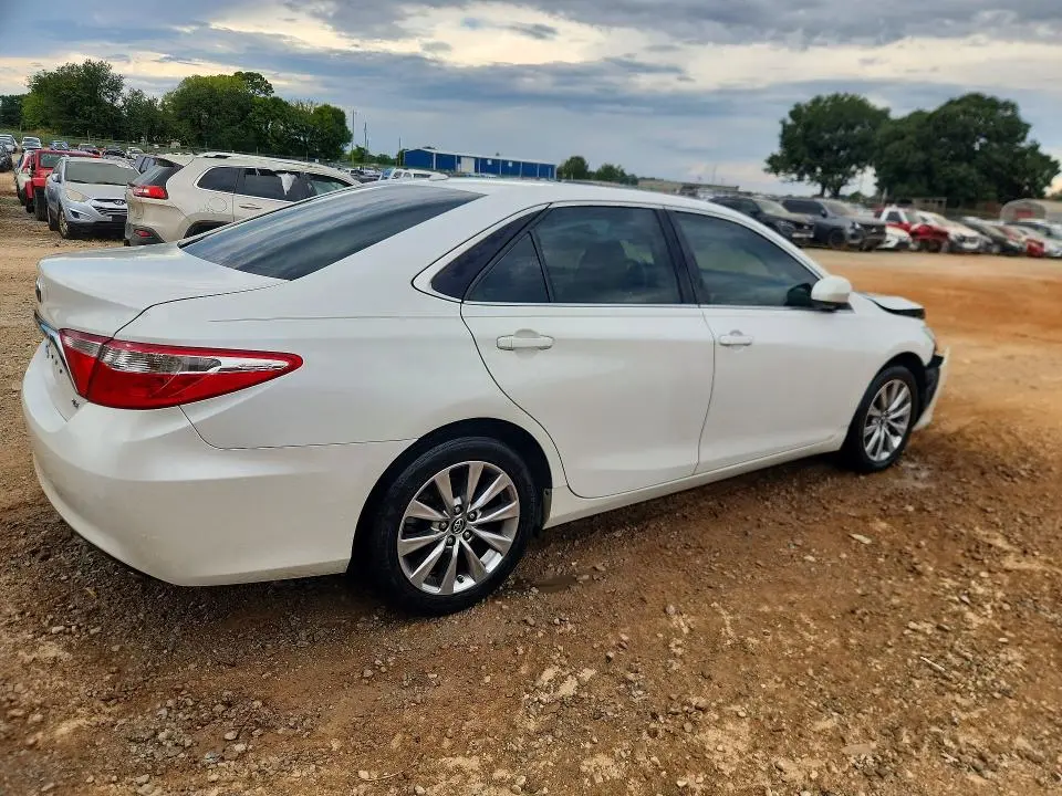 2016 TOYOTA CAMRY XLE  