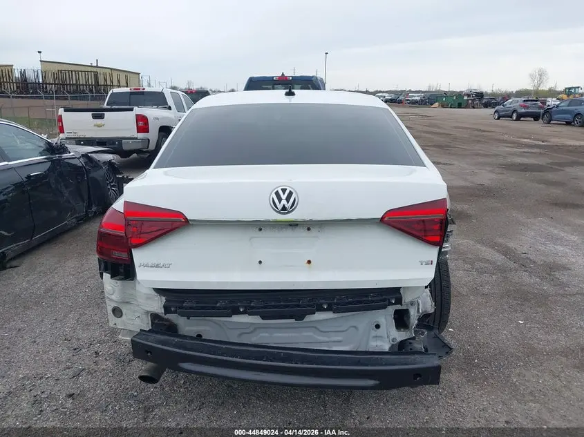 2017 VOLKSWAGEN PASSAT 1.8T R-LINE