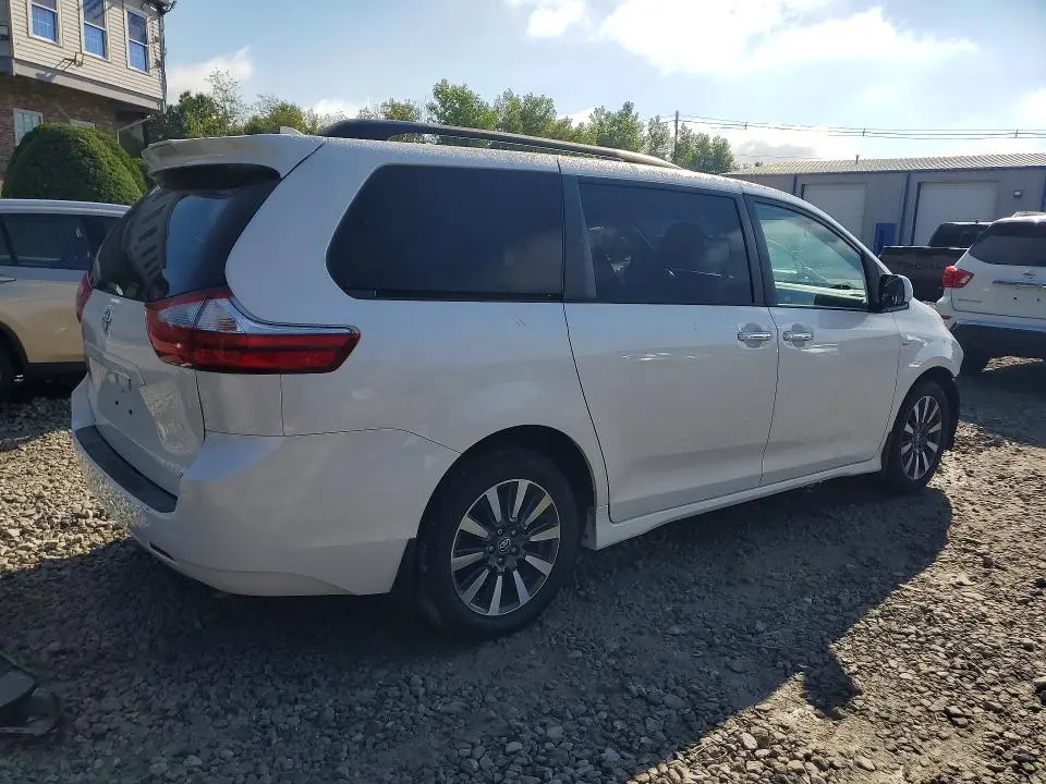 2019 TOYOTA SIENNA XLE 7-PASSENGER  