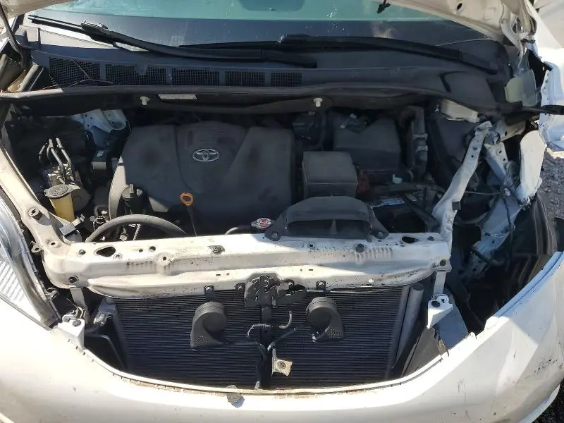 2017 TOYOTA SIENNA XLE PREMIUM 8-PASSENGER  