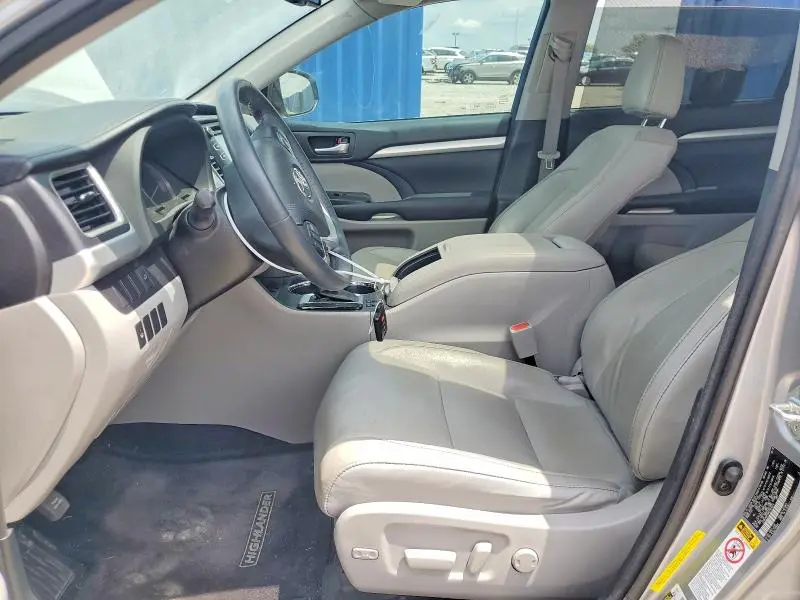 2016 TOYOTA HIGHLANDER XLE  