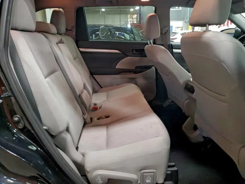 2017 TOYOTA HIGHLANDER LE  