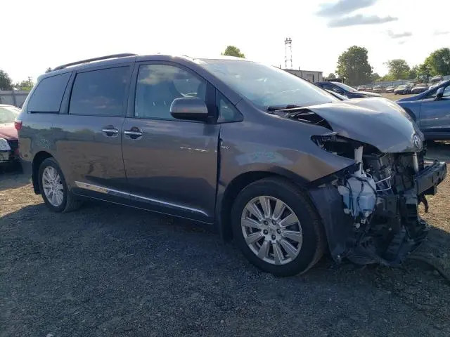 2017 TOYOTA SIENNA XLE