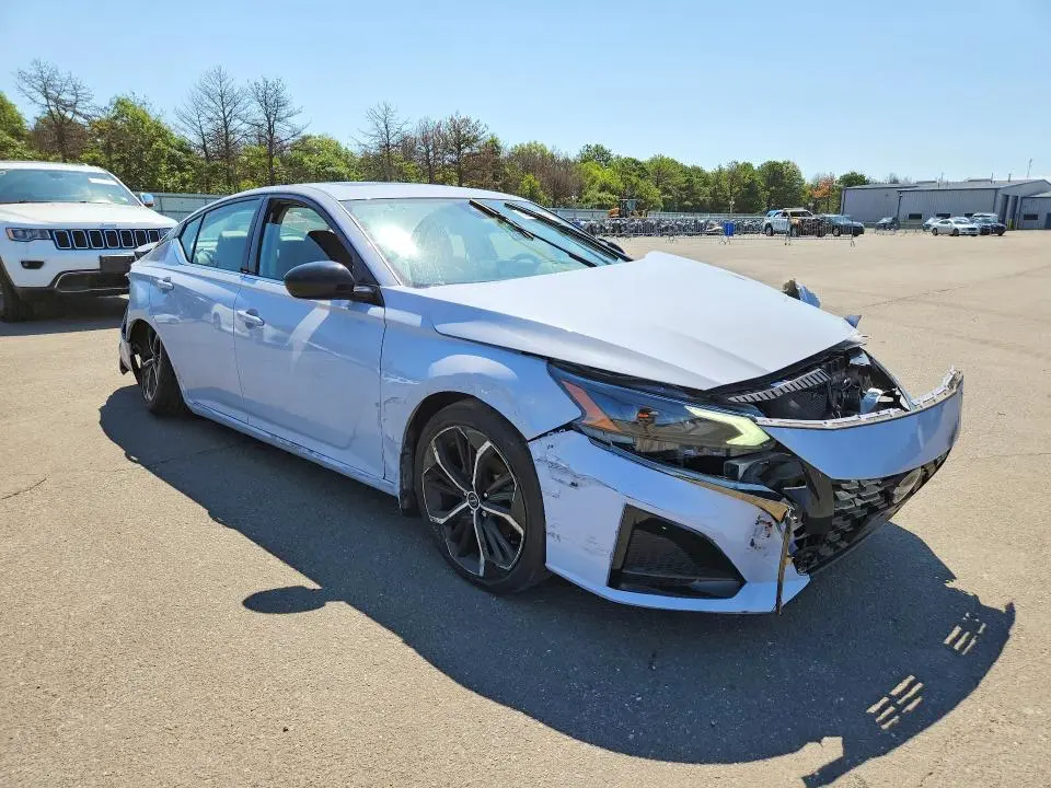 2024 NISSAN ALTIMA SR  