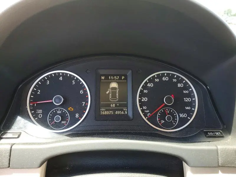 2010 VOLKSWAGEN TIGUAN SE  