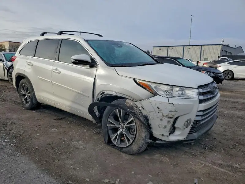 2017 TOYOTA HIGHLANDER LE  