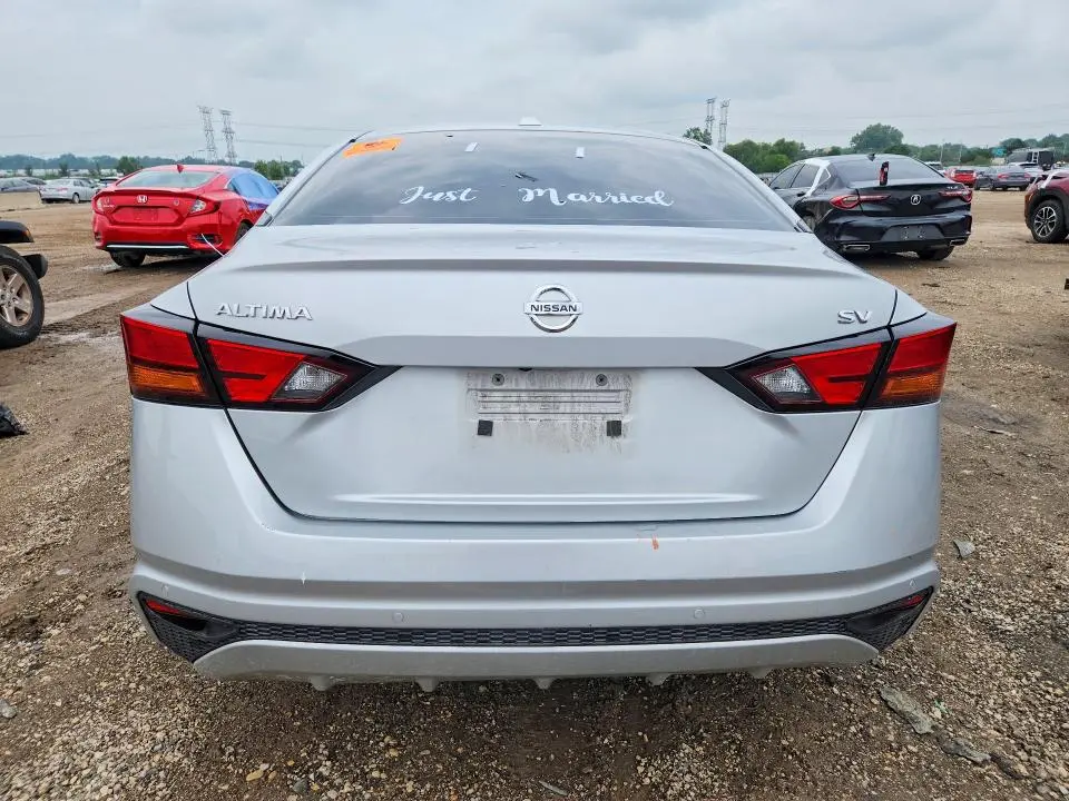 2022 NISSAN ALTIMA SV  