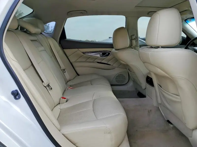 2015 INFINITI Q70L 3.7  