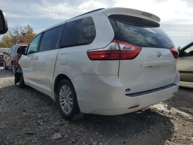 2017 TOYOTA SIENNA XLE  