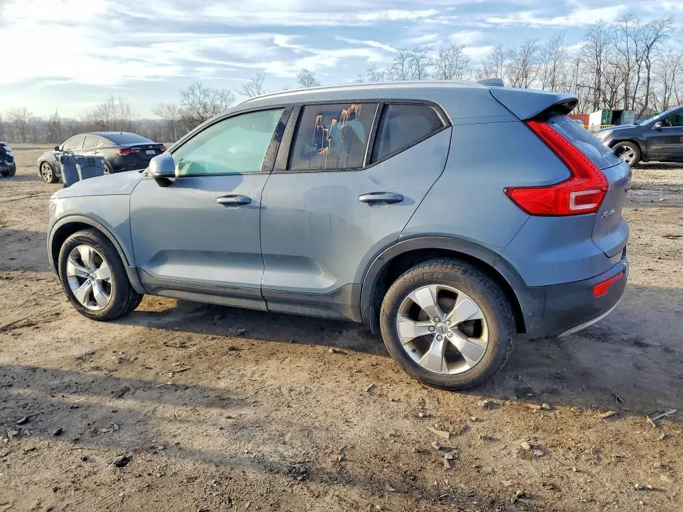 2020 VOLVO XC40 T5 MOMENTUM  