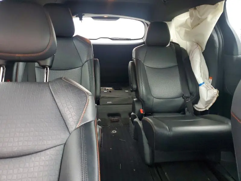 2022 TOYOTA SIENNA XSE  