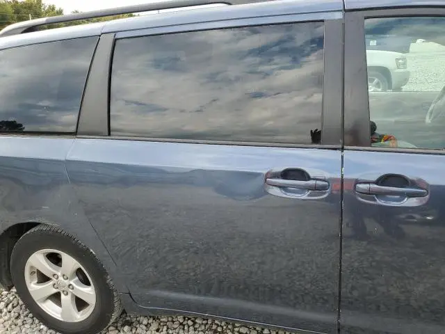 2014 TOYOTA SIENNA LE  