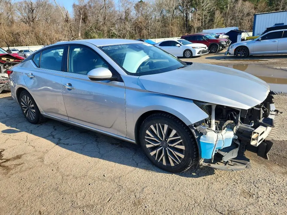 2023 NISSAN ALTIMA SV  