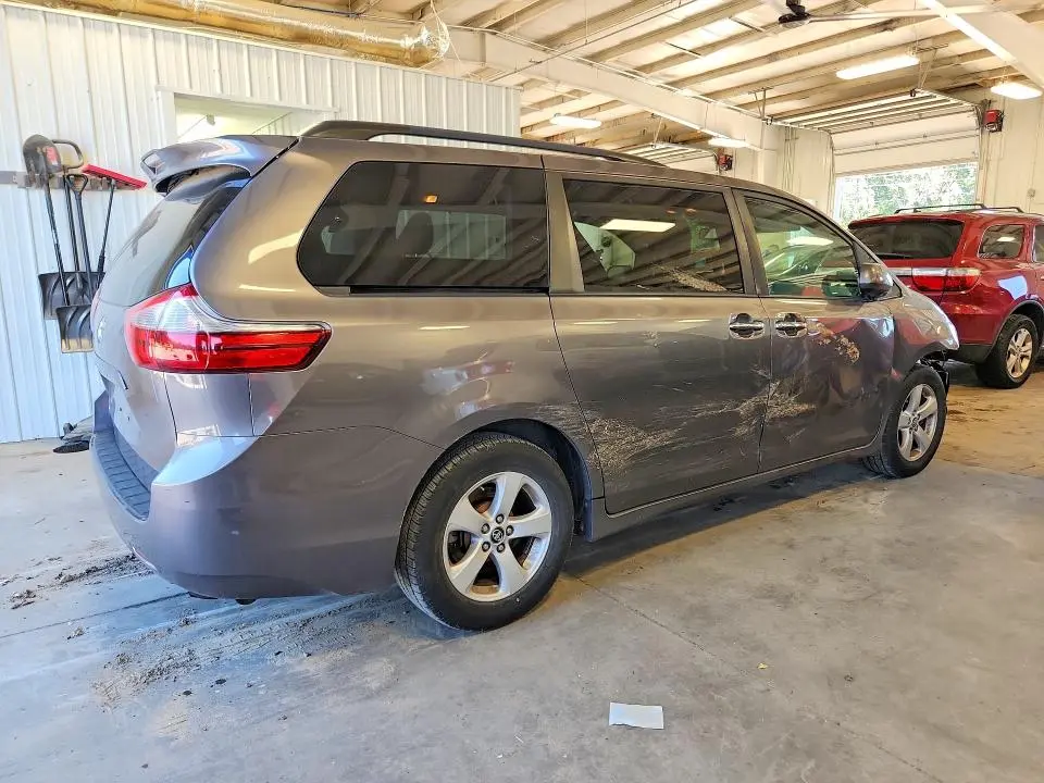 2020 TOYOTA SIENNA LE  