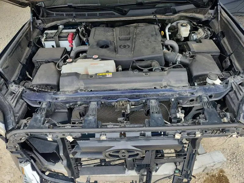 2022 TOYOTA TUNDRA SR5  