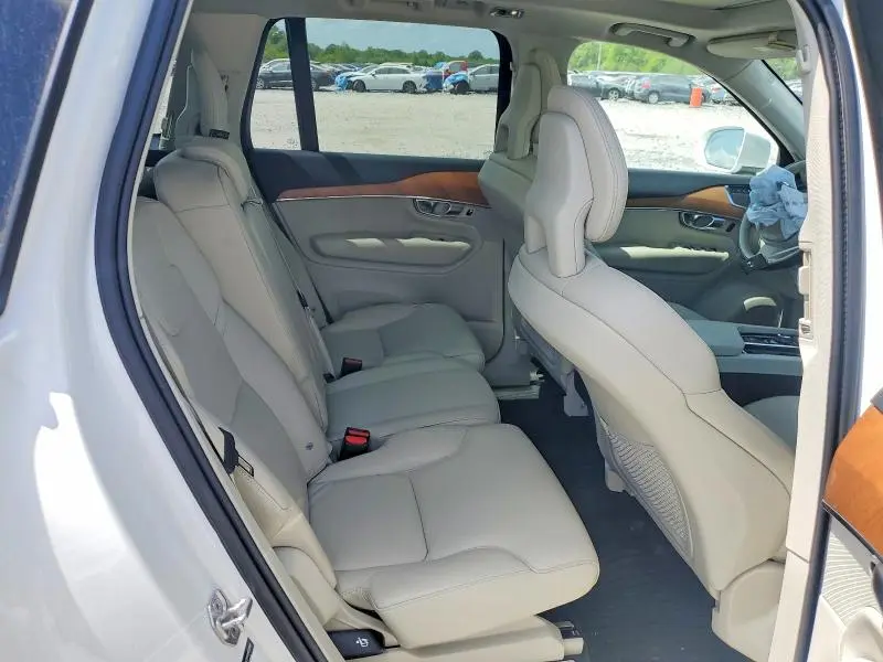 2021 VOLVO XC90 T6 MOMENTUM  