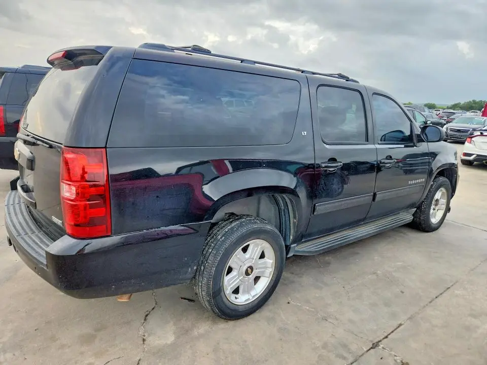 2011 CHEVROLET SUBURBAN K1500 LT  